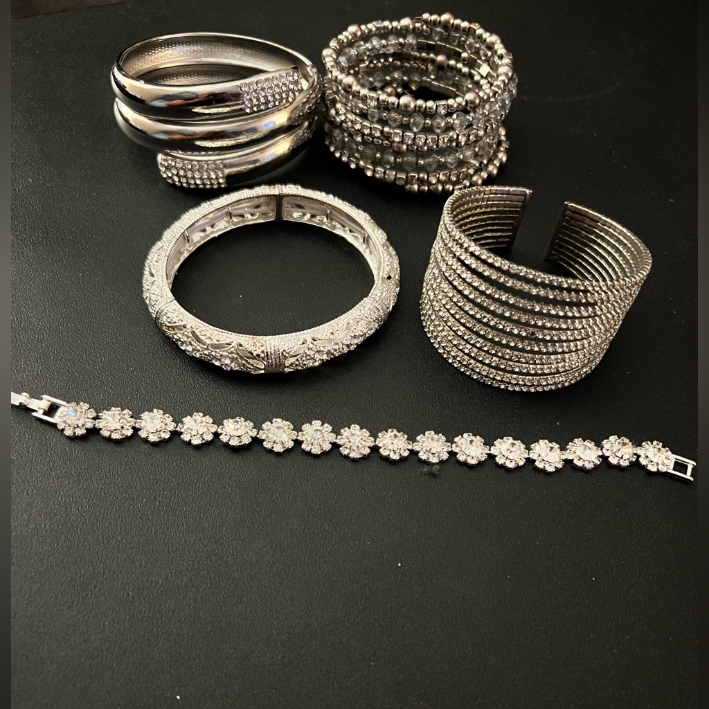 Lot Of Elegant Rhinestones Bracelets Lot 755
